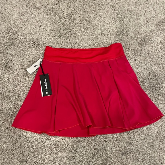 Aritzia TNA Tennis Skirt - Picture 2 of 7